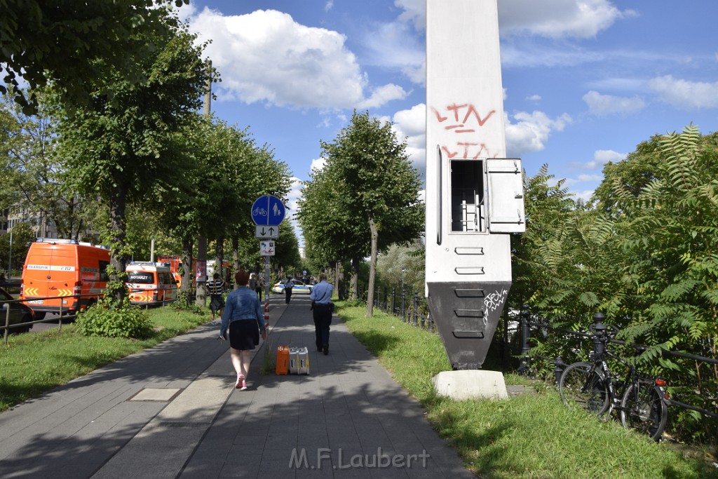 Koelner Seilbahn Gondel blieb haengen Koeln Linksrheinisch P194.JPG - Miklos Laubert